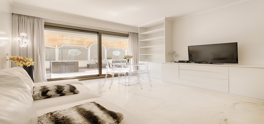 The living room and the bedroom in this apartment lead onto the terrace… Magical! Find out more information on our website. #monaco #montecarlo #miells #miellsandpartners #monacoinfo #monacolife #Monacolifestyle #monacolife #monacoville #monacotravel #monacoroyals