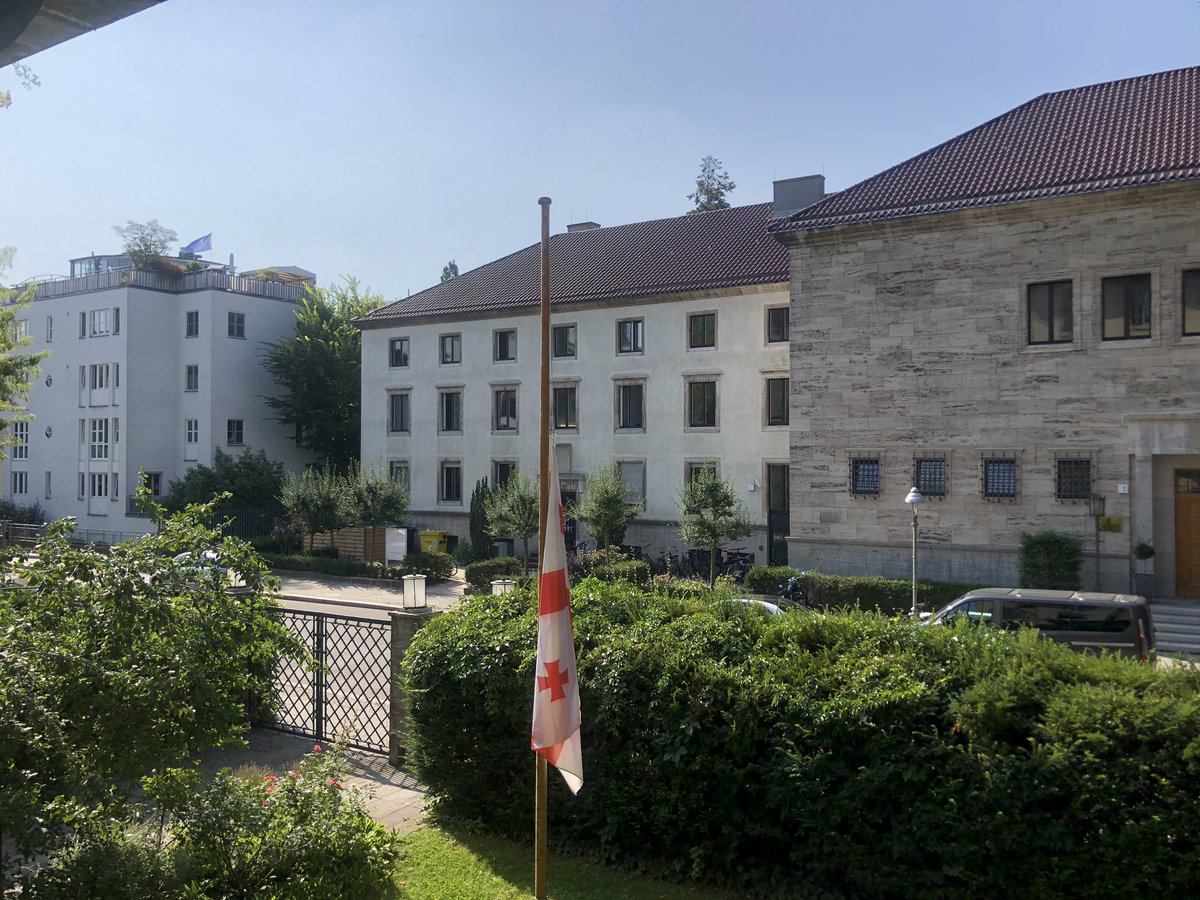 GeoEmbGermany's tweet photo. Today we commemorate civilians and soldiers, who fell victim to Russian military Agression in August 2008. The National Flag of Georgia flies at half-mast in #Geogian Embassy in Berlin. #NeverForget #RussianOccupation https://t.co/PeAOId2D0g