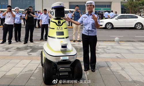 ShanghaiEye's tweet image. ＃China&apos;s first batch of traffic ＃robotpolice started working in Handan, North China&apos;s Hebei Province on Wednesday, with multiple functions including road patrols and accident warning that represent the development of China&apos;s artificial intelligence traffic management. ＃AI