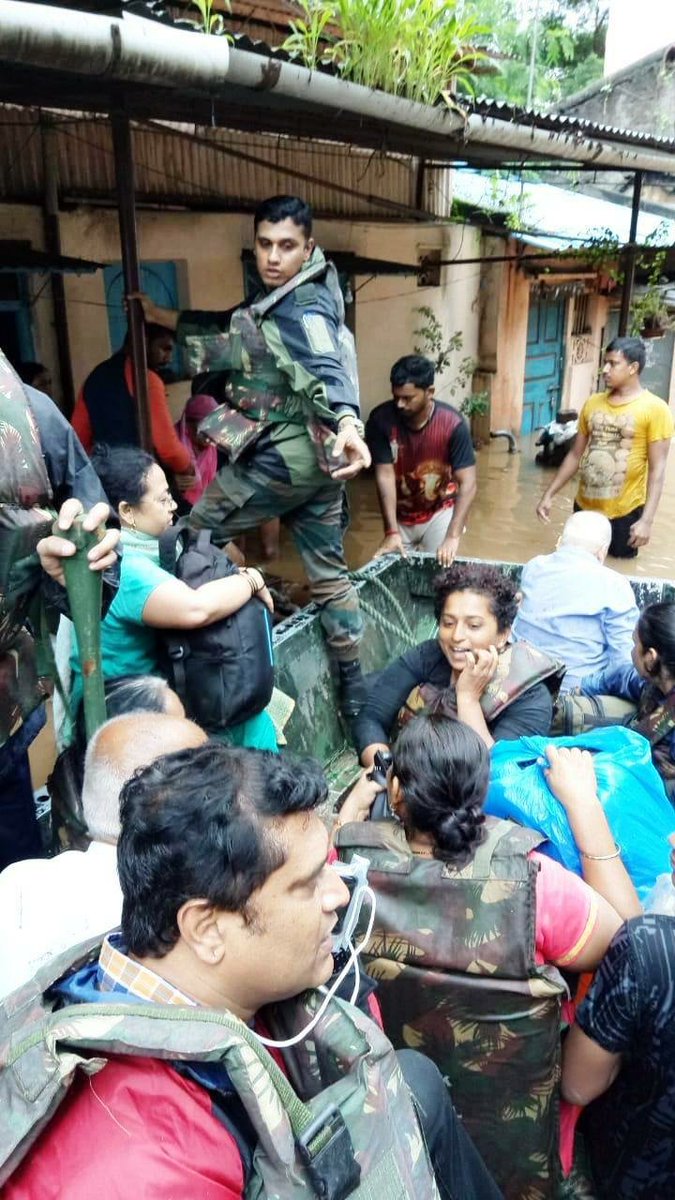 adgpi's tweet image. #IndianArmy is with people who are facing problems in flood stricken Belgaum, Bagalkot &amp;amp; Raichur districts of Karnataka and Raigad, Kohlapur &amp;amp; Sangli districts of Maharashtra. Rescue &amp;amp; relief operations are underway to evacuate marooned villagers along with NDRF.
#NationFirst