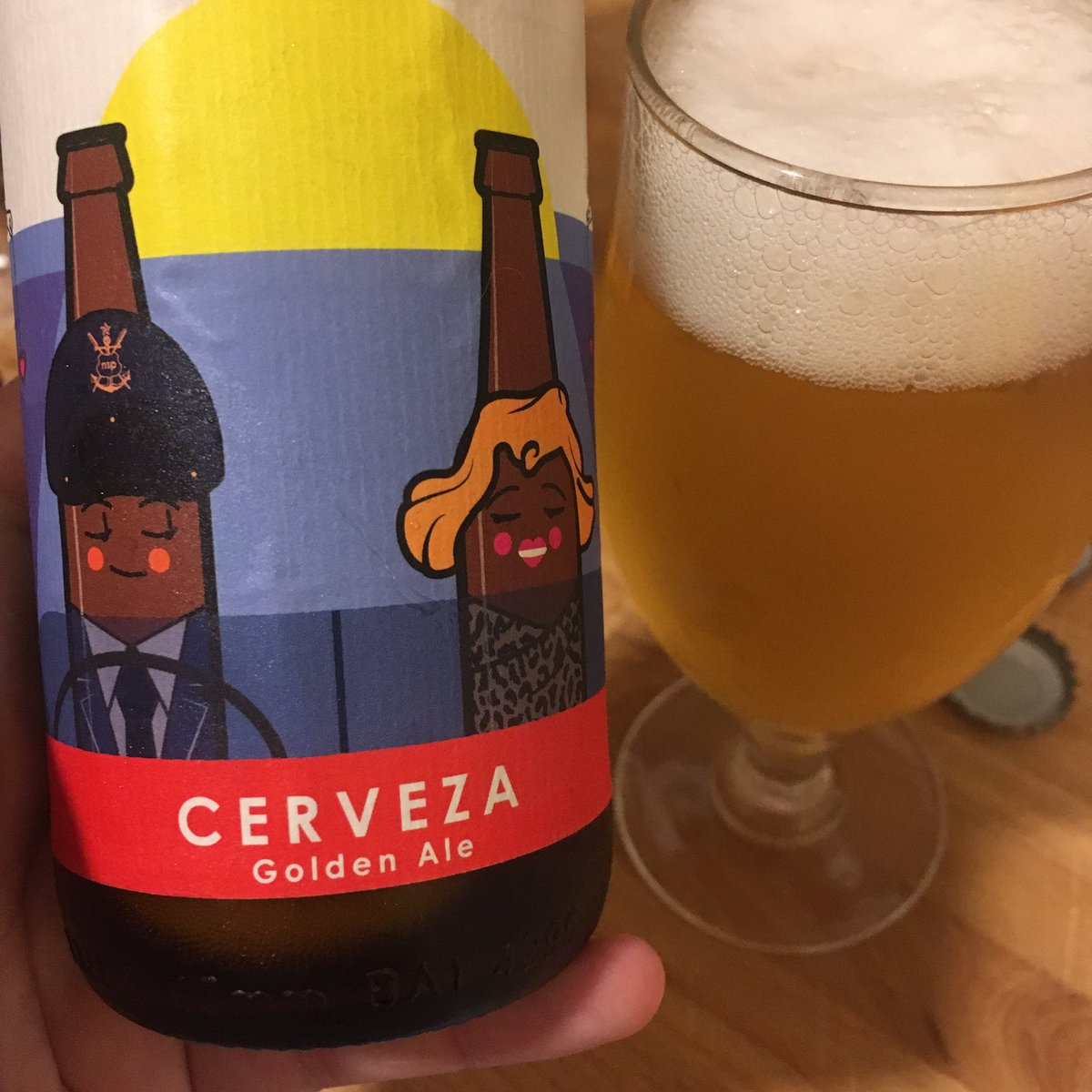 Moncho_tweet's tweet photo. Así es más fácil volver de #vacaciones #Nadiesperfecta #cerveza #artesana #25añosIntras by @fintras y #barbasbeerproject #goldenale 👏👏👏👏👏#beer La cerveza para la gente #diferente https://t.co/prJoRaOGmY