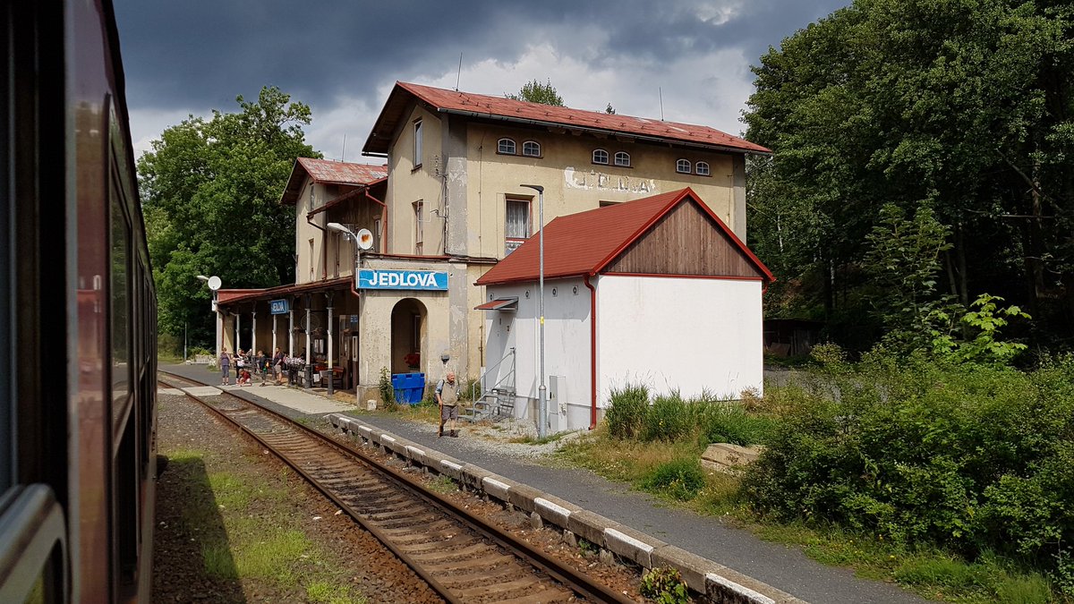 Tramvajak_Praha's tweet photo. A nejlepší nádražka je kde? Tak. https://t.co/o2D7MfWgR0