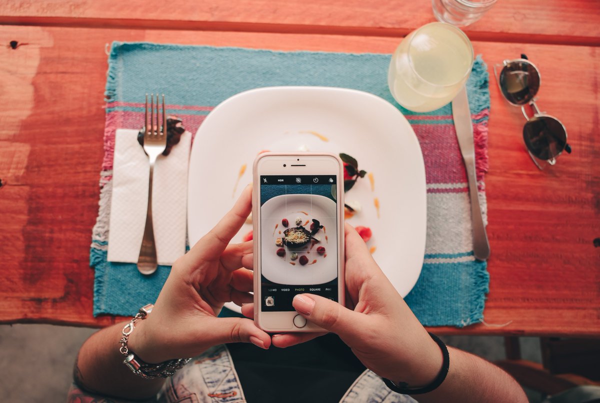 Master_Meeting's tweet photo. Alta qualità e un piatto curato, da soli, non bastano più per garantire il successo. Ecco alcuni trend del food&amp;beverage che hanno poco a che fare con il cibo ma che non vanno sottovalutati! https://t.co/KTbXXevfWL https://t.co/P9bPAs6MQS
