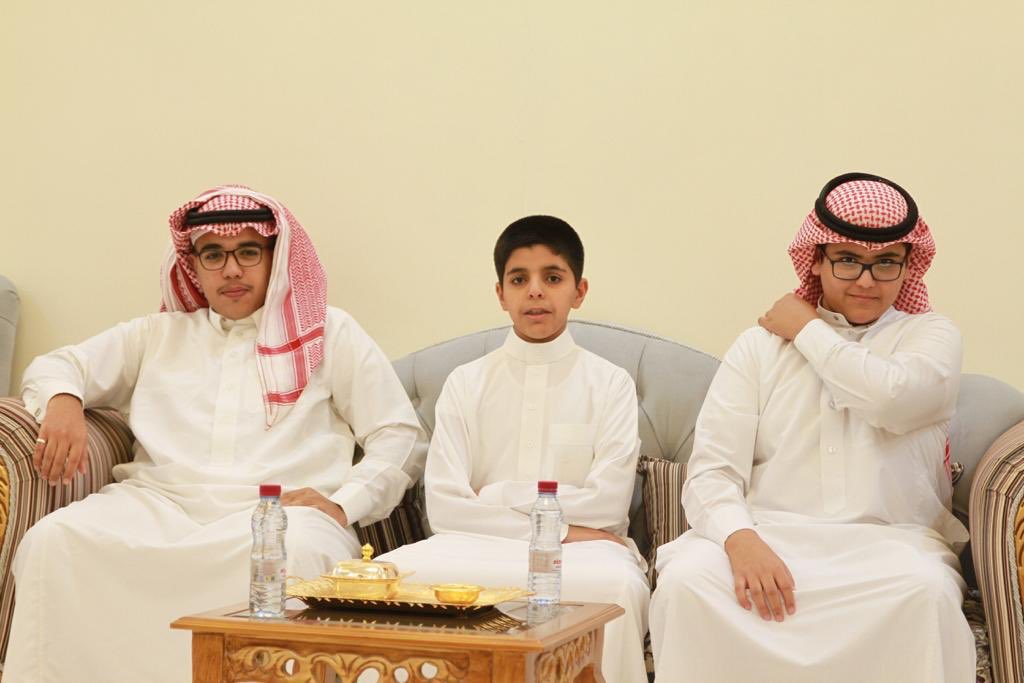 3- ومن المبادرات المطروحه ثلاث برامج بعد اخذ الموافقه عليها من قبل الوزارة وتكون بجهود الاهالي وهي على النحو التالي : 
1. مبادرة اطلاق حملة تشجير الساحات المحيطه بمساجد القرينة.
2. افضل صوره لتوربين لتوليد الطاقه بالقرينة.
3. افتتاح سوق لبيع المنتجات الزراعية بمخططات القرينة.