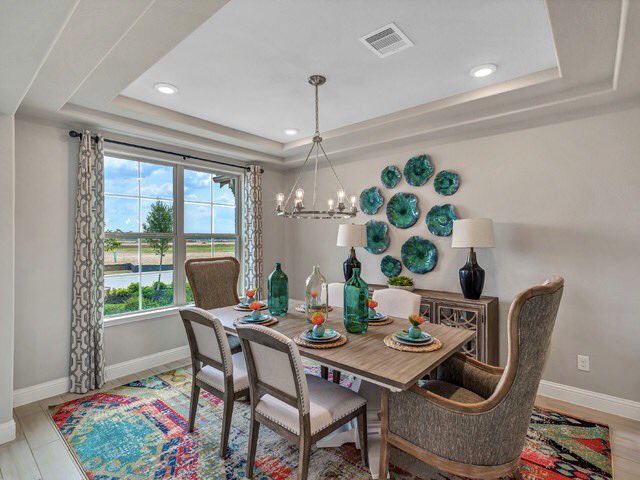 ubsdesigns's tweet image. A formal dining room with a jewel tone pop of color.  

#colorandtexture #interiorfinishes #texasinteriordesigner  #popsofemeraldgreen #interiorstylist #propertystylist #homestaging #realestate #homebuilderhouston #nawhomes #homeinspiration #homebuilders #beazerhomes