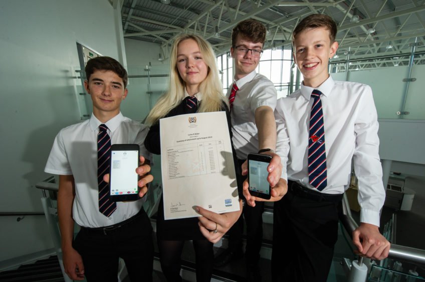 NumeracyNews's tweet photo. English and maths results on the up as Moray school pupils celebrate exam results:

https://t.co/kXpAiD29Hy

#Maths #Numeracy #UK #Scotland #Moray https://t.co/81twZvHsuL