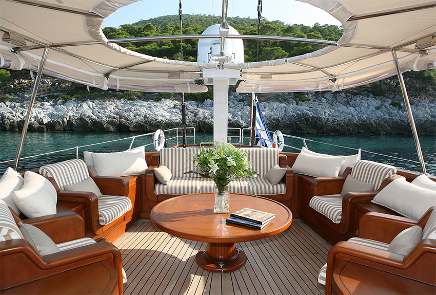 perininavi's tweet photo. SY Gitana 36m | imagine having breakfast hidden from the sun under one of its wide shade covers. This is a #PeriniNavi #charter.
#OneBrandOneCompany #AStyleOfMind https://t.co/LYKCWkPFe1