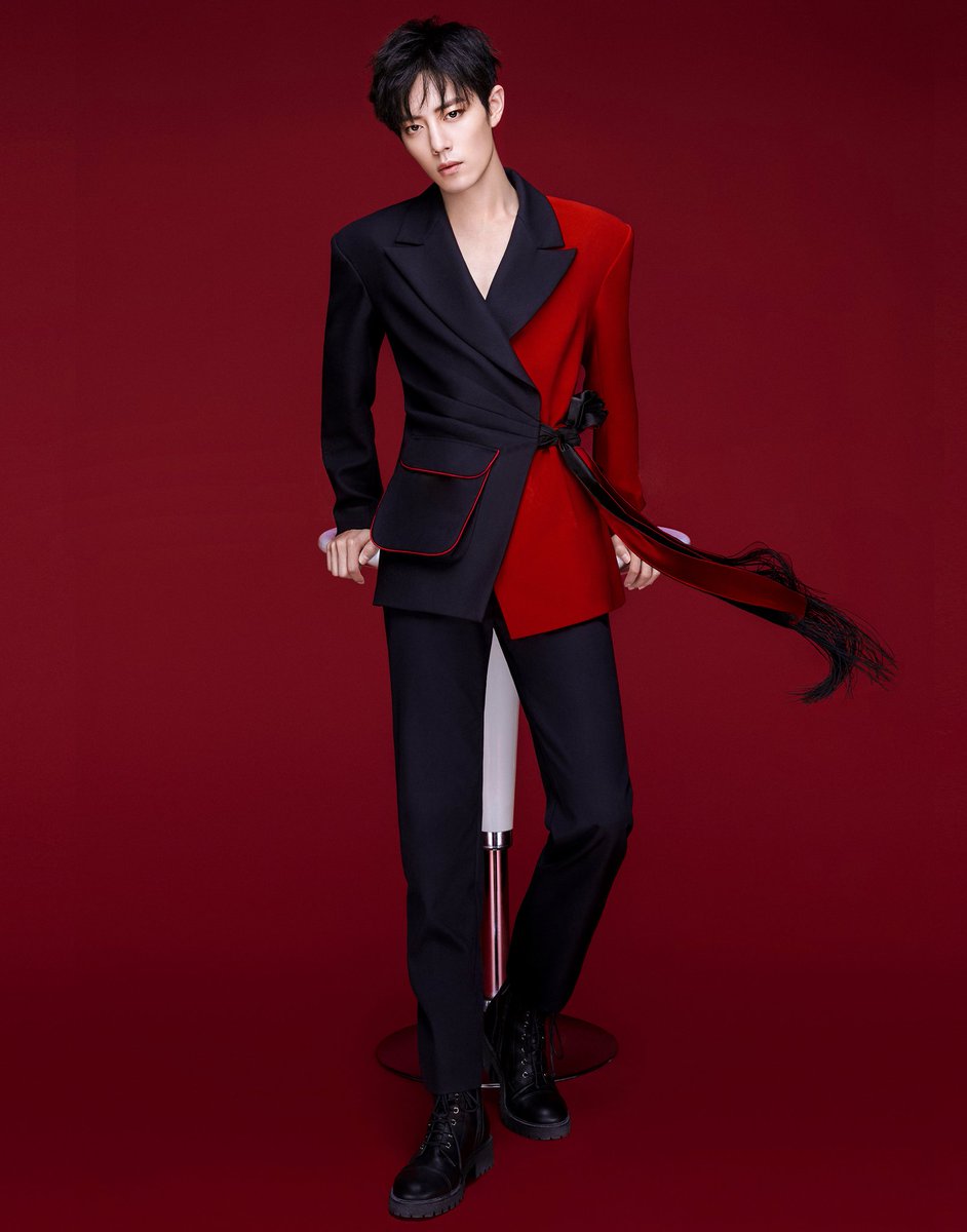 alice_zea's tweet photo. ภาพเซ็ตนี้คือ ปรมาจารย์อี๋หลิง มาก สีดำแดงของอี๋หลิงเหล่าซือ ❤ #XiaoZhan https://t.co/iMPLeEJxvf