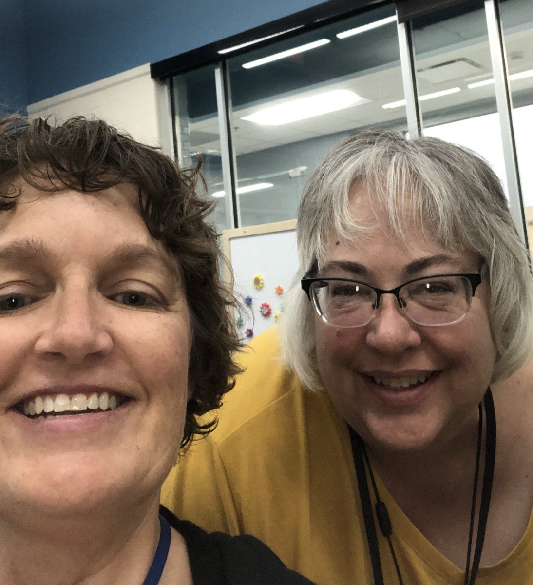amytaylor71's tweet photo. We have Energy! Gettin’ on the bus! #aveaproud https://t.co/sUyGEBdXFJ