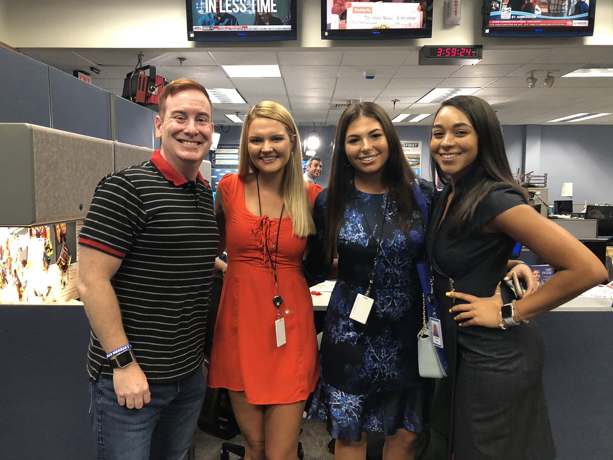 WAVY10Bob's tweet photo. Good #Thursday morning friends! Off to NY for a few days of R&amp;R. First, a big congrats to our @WAVY_News rock star interns @MgaloozisTv10 @laurynmosstv @katiemmccracken, along with the rest of our summer @WAVYinterns. All the best in the fall! (Photobomb @jasonmarkswavy) https://t.co/K8Q6VjY6zD