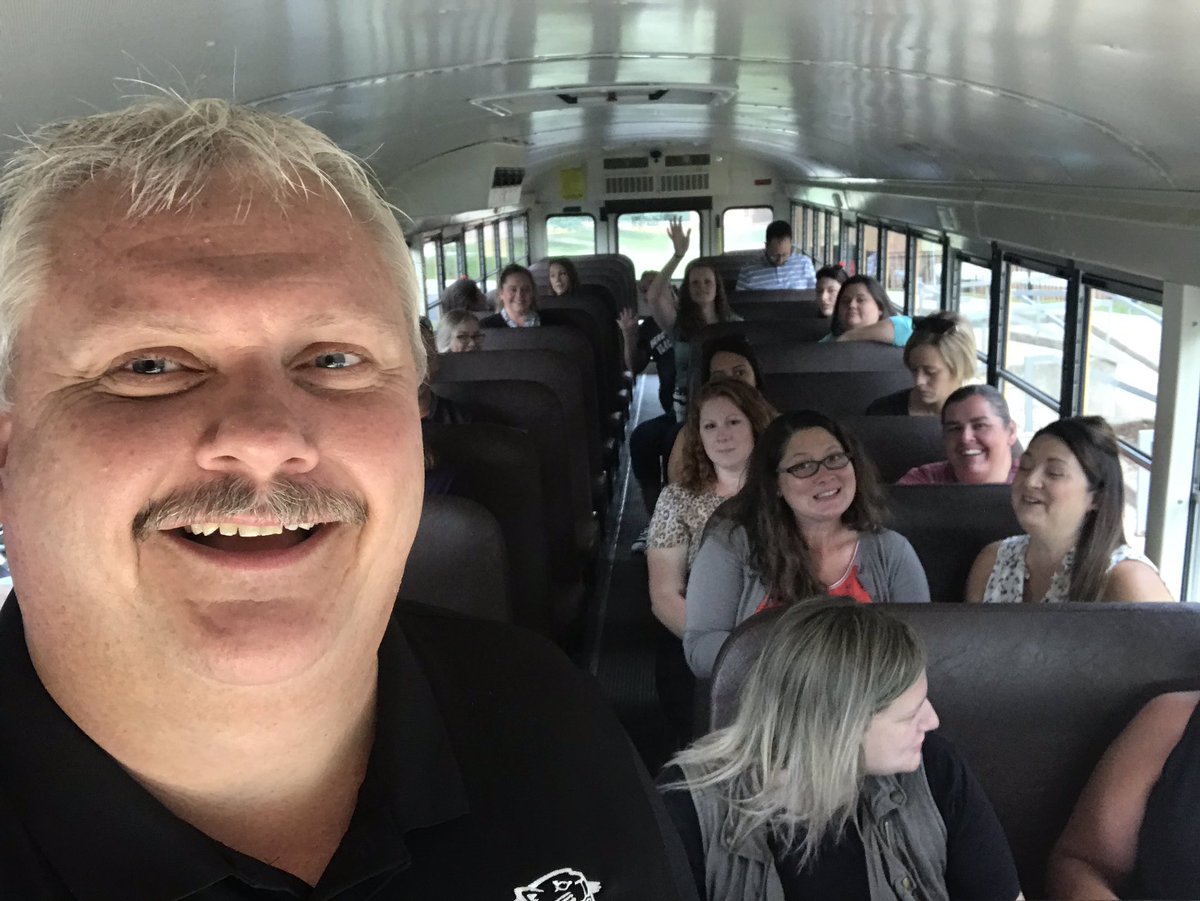 DrClintFreeman's tweet photo. Taking our new staff on a tour of our Dunklin R-5 Community. #GoBlackcats @BlackcatMatt https://t.co/3QMMHJfhVI