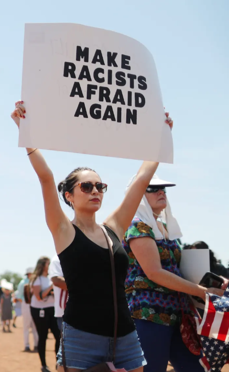 A sign for the ages

(photo: Mario Tama)