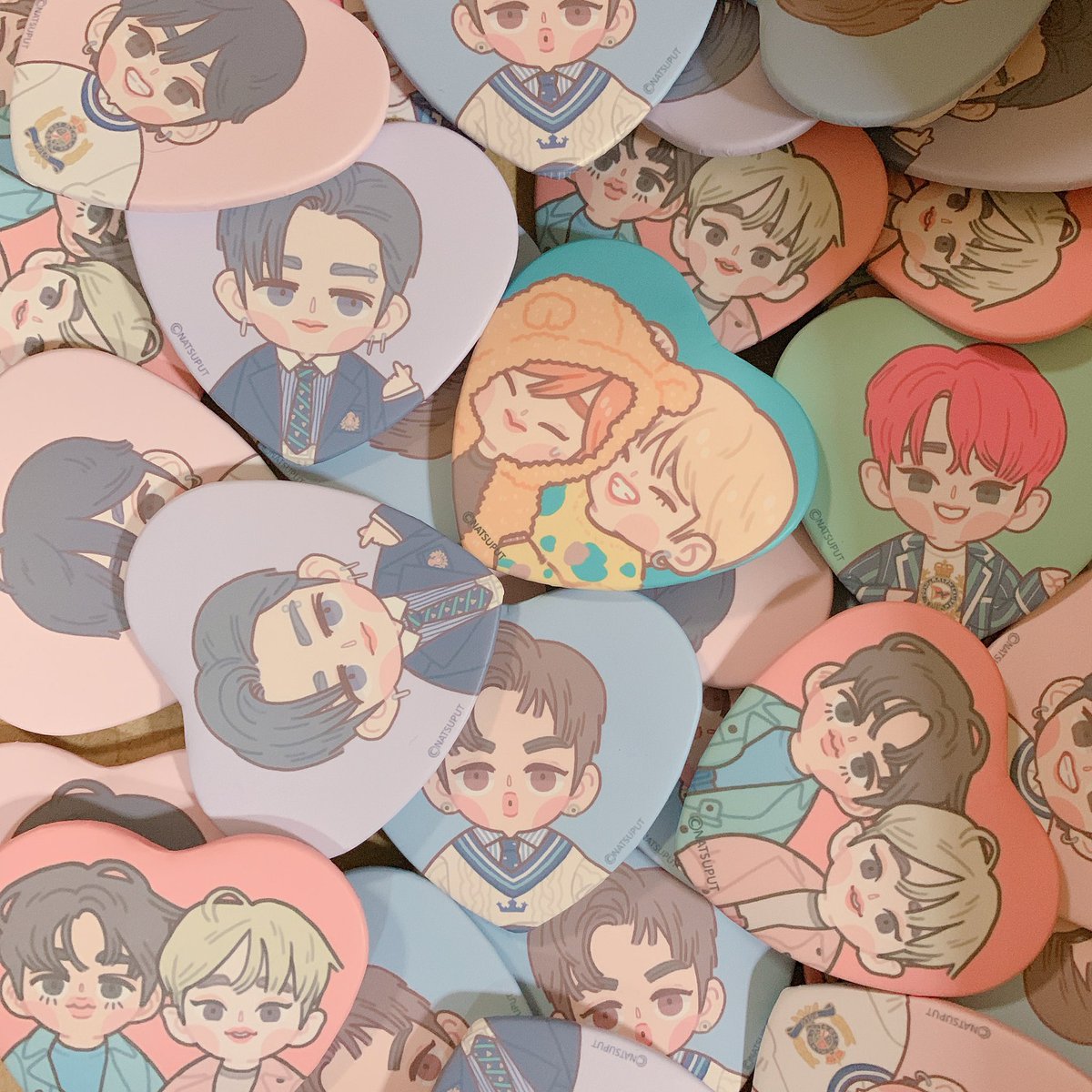 natsuput's tweet photo. รับทำเข็มกลัดค่ะ แบบกลม แบบหัวใจ คละลายได้  

ราคาวงลม5.8ซม. ต่อ1 อัน 
1-30 = 22บาท
31-100 = 15 บาท
101+ = 10 บาท
เคลือบด้าน เพิ่มอันละ2บาท
ใส่ซอง เพิ่ม 50สตางค์

หัวใจ ราคาต่อ1อัน
1-30 = 25บาท
31-100 = 18 บาท
101+ = 15 บาท
เคลือบด้าน เพิ่มอันละ2บาท
ใส่ซอง เพิ่ม 50สตางค์ https://t.co/BnqKpw5jpx