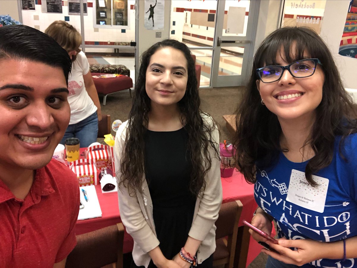 MrPadronsClass's tweet photo. Bilingual DreamTeam  #florenceblackelm #selfie6 https://t.co/6u2p4KNSAC