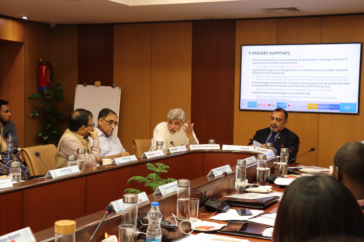 RIS_NewDelhi's tweet photo. @ITECnetwork #SDGs Session on #Infrastructure | Thanks to H.E. Yogesh Punja, High Commissioner of Fiji for excellent remarks as Chair #globalprospects for #SDGs, Prof #ParthoMukhopadhyay @CPR_India and Dr B K Murthy @GoI_MeitY on financing futuristic infra, #industry4.0 https://t.co/h7avAkKJ8f