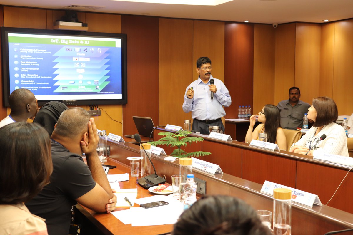 RIS_NewDelhi's tweet photo. @ITECnetwork #SDGs Session on #Infrastructure | Thanks to H.E. Yogesh Punja, High Commissioner of Fiji for excellent remarks as Chair #globalprospects for #SDGs, Prof #ParthoMukhopadhyay @CPR_India and Dr B K Murthy @GoI_MeitY on financing futuristic infra, #industry4.0 https://t.co/h7avAkKJ8f