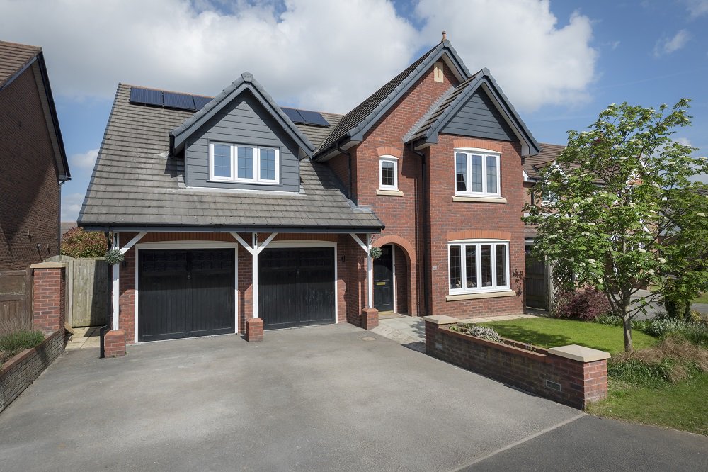 GlazeriteLtd's tweet photo. With a beautiful flush finish inside and out and an authentic traditional appearance, R7 is the perfect choice for conservation installations. @residence9 https://t.co/9loc5O5BI5 https://t.co/bW4ZA2vtEe