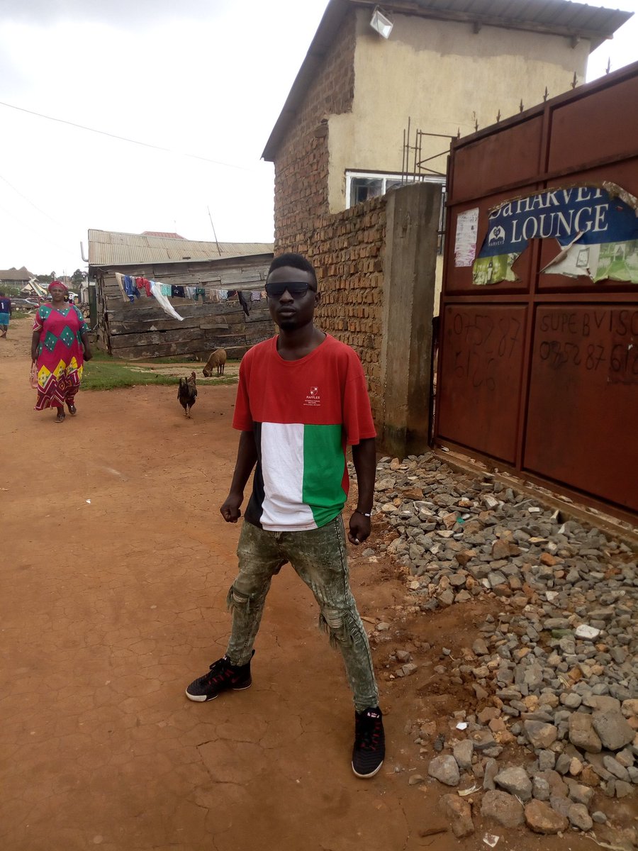 BunjoMaddog's tweet photo. Stars only shine where their z darkness, I'm a flower growing amidst a concrete. My new music z out #muwala_wa_mukasa
#show_me
#firebase_still https://t.co/TaUoCtJ6RN