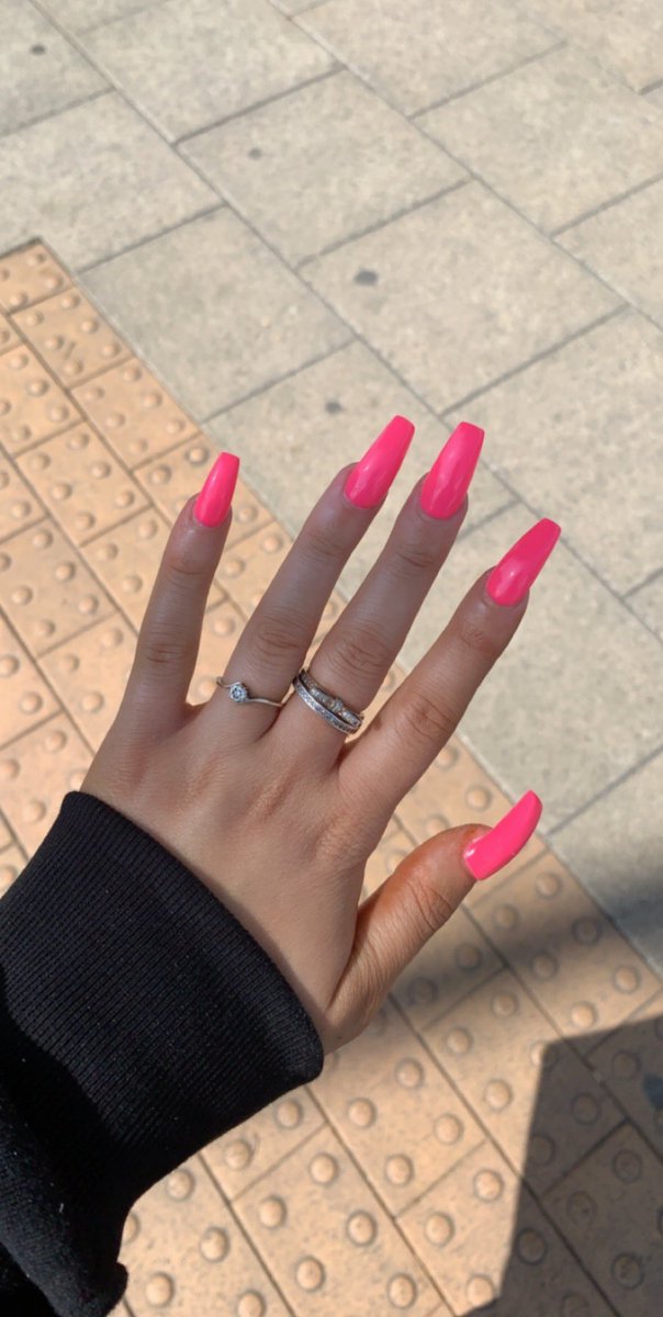 StephDavisGirl's tweet photo. my claws are back on 💅🏼 https://t.co/KVzkWQoAPr