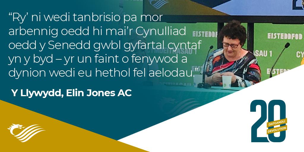 SeneddCymru's tweet photo. Trafodaeth anhygoel a phwysig y bore yma ar ferched a #datganoli yng Nghymru gyda @elliwsan, @yLwyo, @catrinstevens, @Sian_Powell_, @AMC_WAW yn #Steddfod2019.
Ymunwch â ni yfory ar gyfer ein sesiwn olaf gyda @WelshYouthParl. https://t.co/IifBVqzJYz