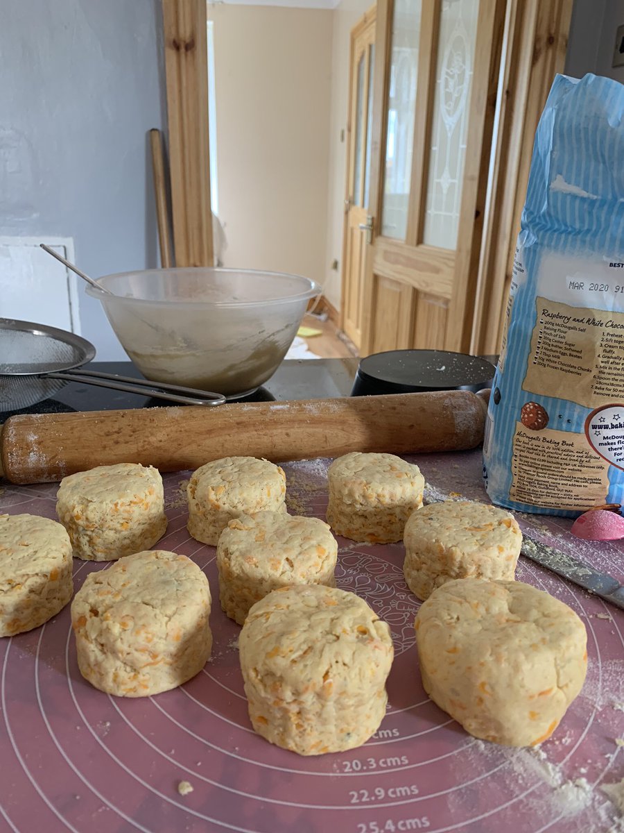 Rob_C_Allen's tweet photo. In the middle of decorating but there’s still time, for a cheeky bake 🤔 or 2. https://t.co/cIZB7hIKnT