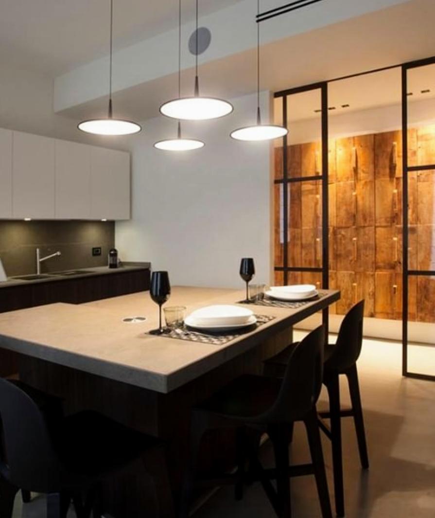 LDI_hi's tweet image. Don't you LOVE how these Vibia SKAN pendents seemingly hover over this table? #vibialight #vibiaMILES #pendent #resimercial #home #residential #hospitality #lighting #led #edwood #boston #yes