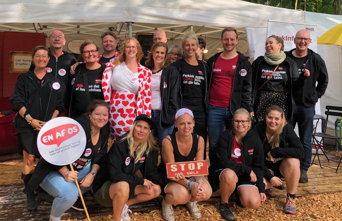 jacobklaerke's tweet photo. I dag er jeg og ⁦@GraversenClaus⁩ på besøg hos #EnAfOs ambassadørerne på #smukfest i Skanderborg, hvor de fantastiske ambassadører hele festivalen nedbryder tabuer omkring psykisk sygdom 😁 #sundpol #psykiatri ⁦@PS_Region_Midt⁩ https://t.co/ytELvydTPf