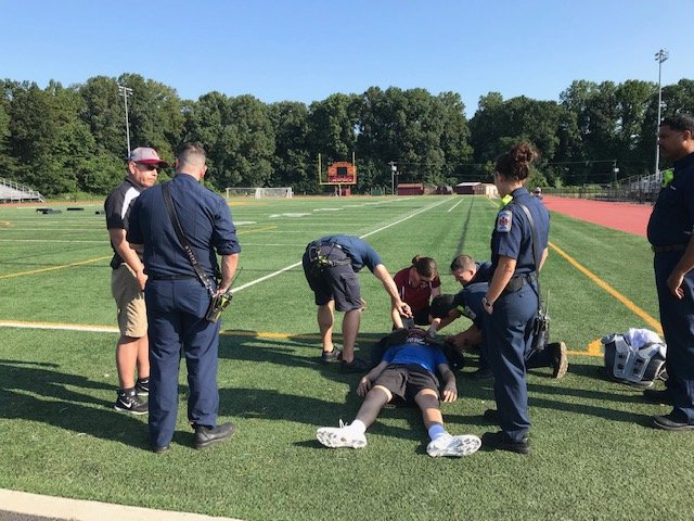OaktonHSATP's tweet photo. Practicing EAP and face mask removal with EMS. Thank you Station 34 FCFD. #FCFD #FCPS #AT4ALL https://t.co/i6cKuX18Dw