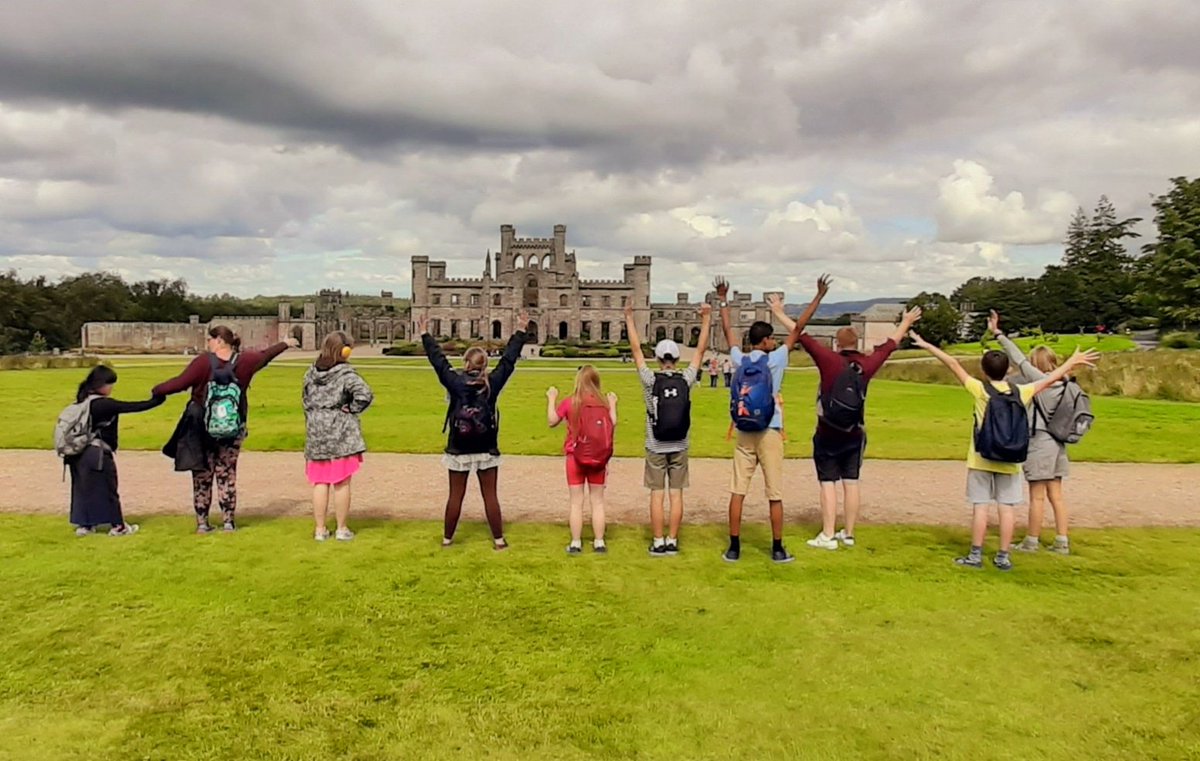 oakleatrust's tweet photo. 😎We're over here....Oaklea shortbreak activity for young people at Lowther Castle...fun, frisbee and fab picnic time in the Castle Gardens🌻 https://t.co/yhlMCrPiUh