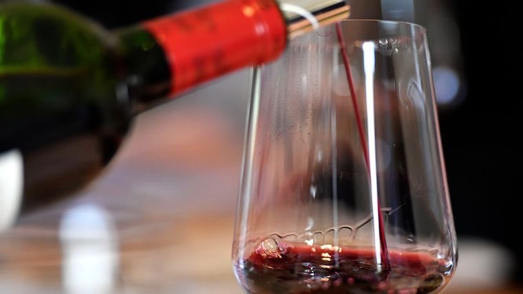 HISTOIRE_DU_VIN's tweet photo. Menacé par le réchauffement climatique le vin se réinvente ! https://t.co/t2IiUQnVxV https://t.co/ZBK1m2Qv5l