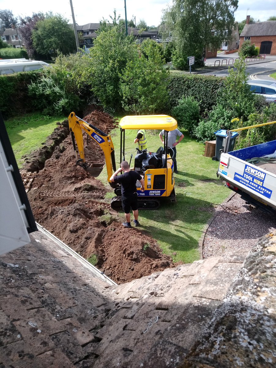 alycetoday's tweet photo. ... and it's out. Lots of talk of beers going on ๐ Well done #Jewsons ๐ป My husband gotta now hand dig the part of the trench they had to refill to get it out. ๐ https://t.co/heiV7qG0Er