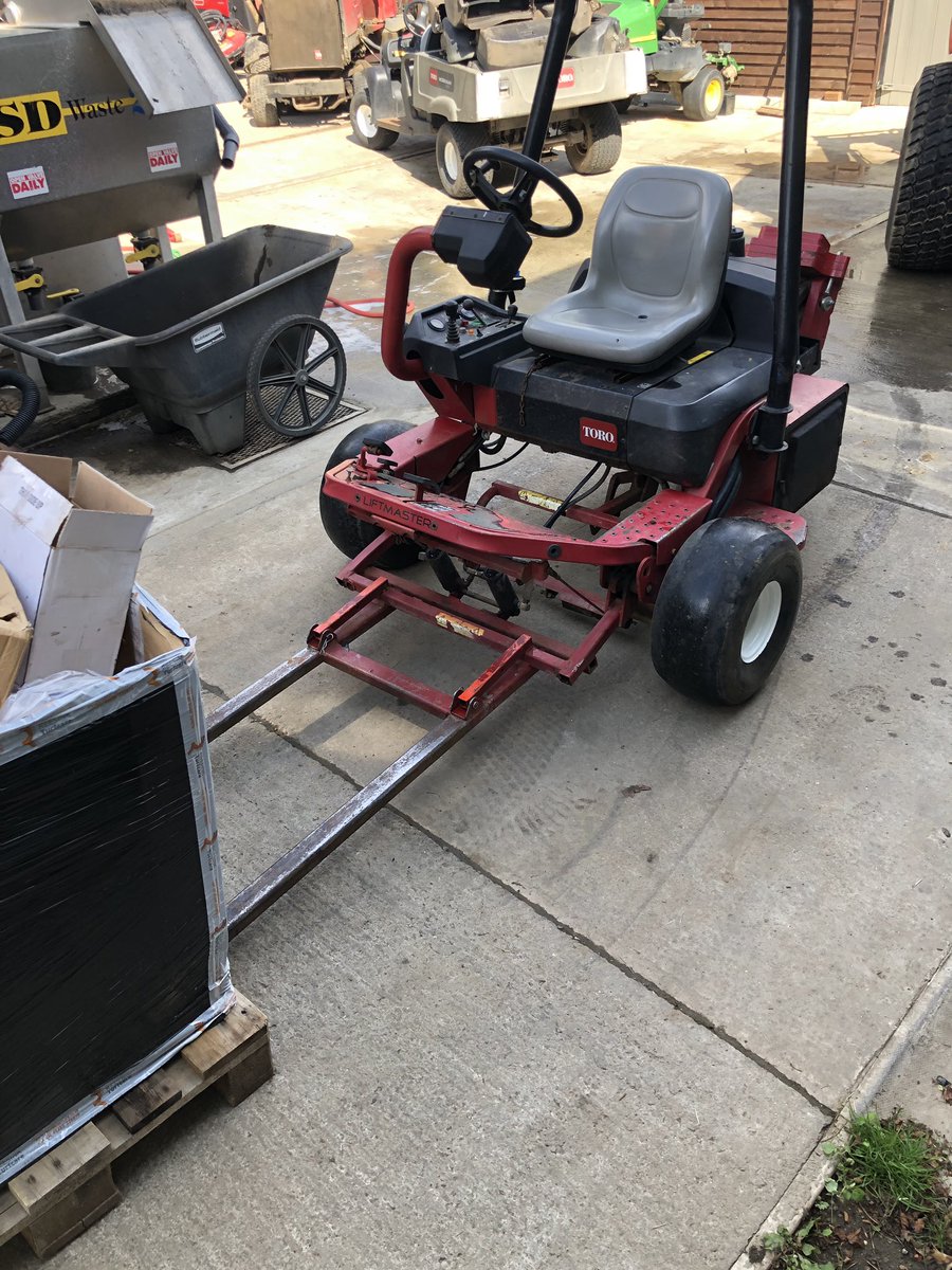 We can really get things moving with our Toro 3250 @greenkeeping <a href="/TheToroCompany/">Toro</a>