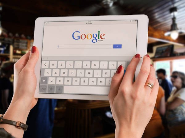 BiIndia's tweet photo. Google's Question Hub will help publishers answer the unanswered

https://t.co/tebj8nwG14 - @pabsgill

#Google #QuestionHub https://t.co/SfXv5EUnZz