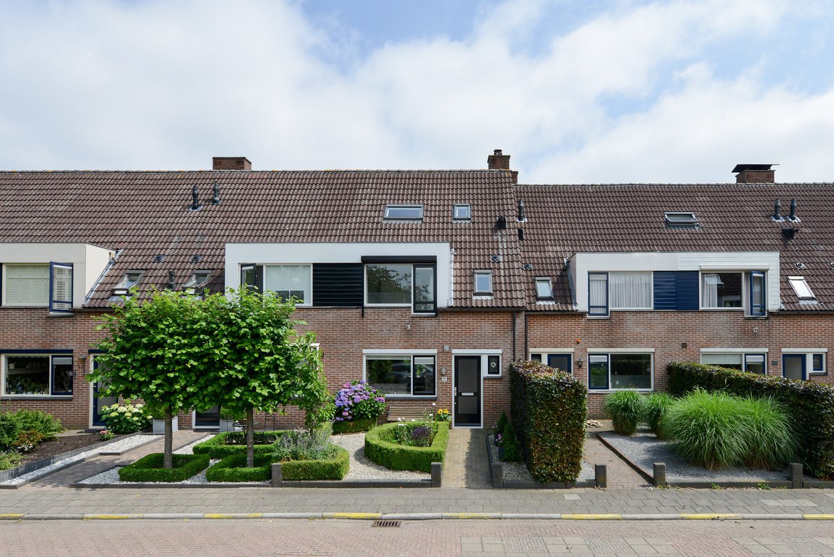GelderschHuys's tweet photo. KORENBLOEMSTRAAT 39 -

#keurig onderhouden #uitgebouwde #middenwoning. Gelegen in een kindvriendelijke woonwijk nabij het park! Zeker een bezichtiging waard! 

Vraagprijs € 279.000,- k.k.
Aanvaarding in overleg

https://t.co/pnMTJhejjr https://t.co/7AjsrTIWhc