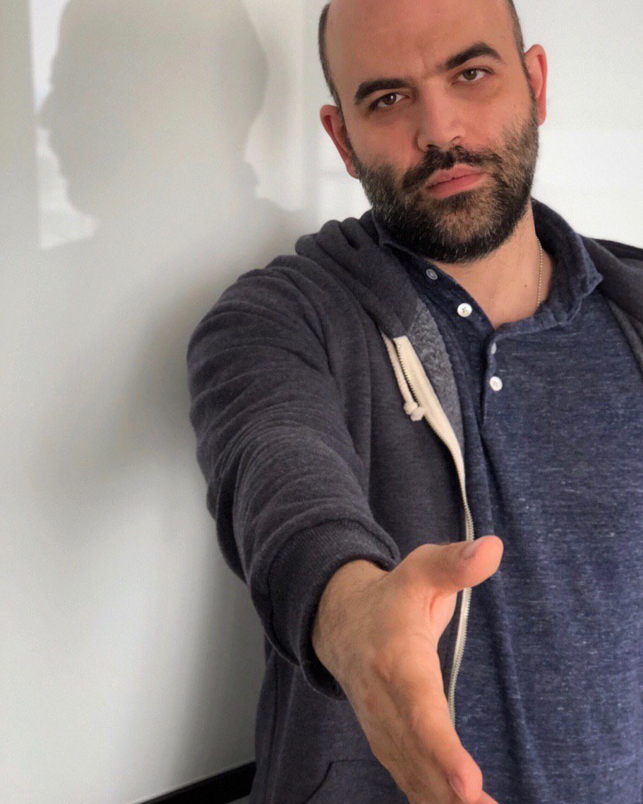 La nave #OpenArms è da 7 giorni in mare con 121 persone, di cui 32 minori. Il mio invito è a fotografarci mentre tendiamo la mano. Far capire che salvare vite è difendere la nostra vita deve essere nostro compito... m.facebook.com/story.php?stor…  #NoDecretoMalaVita #SiamoTuttiOpenArms