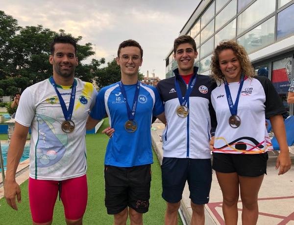 fanatacion's tweet photo. #Natación Los nadadores andaluces ponen un broche dorado a la campaña con 34 medallas, dos podios por clubs y 5 récords en el Nacional absoluto y júnior de Tarrasa https://t.co/QF9wReQZKy https://t.co/IUyIJYomFf
