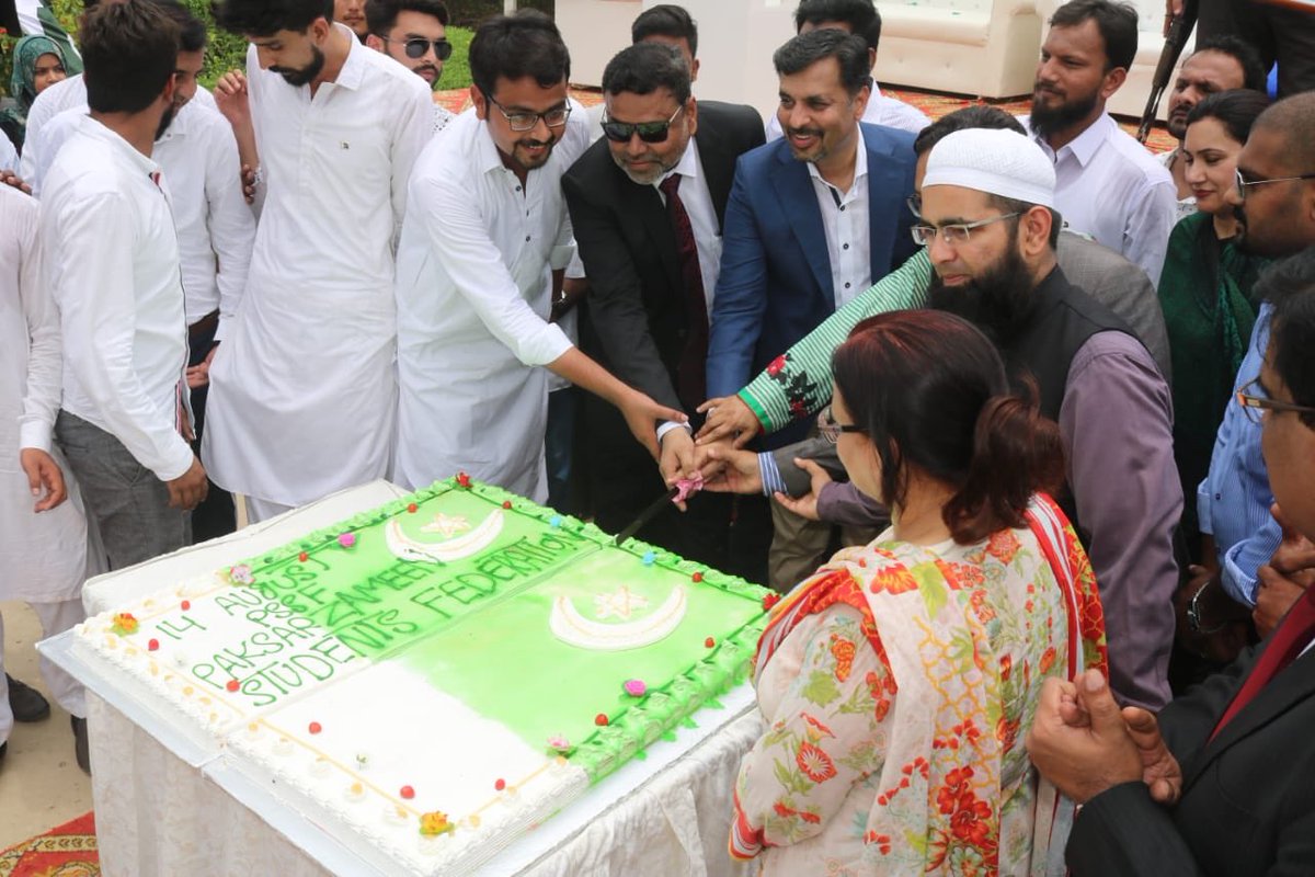 KamalMQM's tweet photo. Its always good to interact with youth who are the future of Pakistan. Today, PSSF which is the student wing of @PSPPakistan arranged an independence day event at #KarachiUniversity https://t.co/Qiq8YtHcam