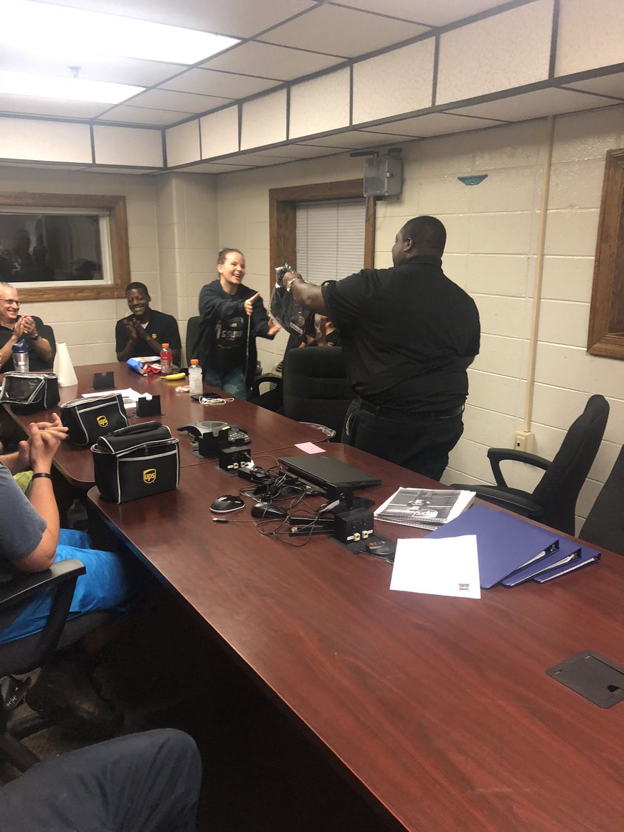 MJTHESAFETYLADY_UPS tweet media