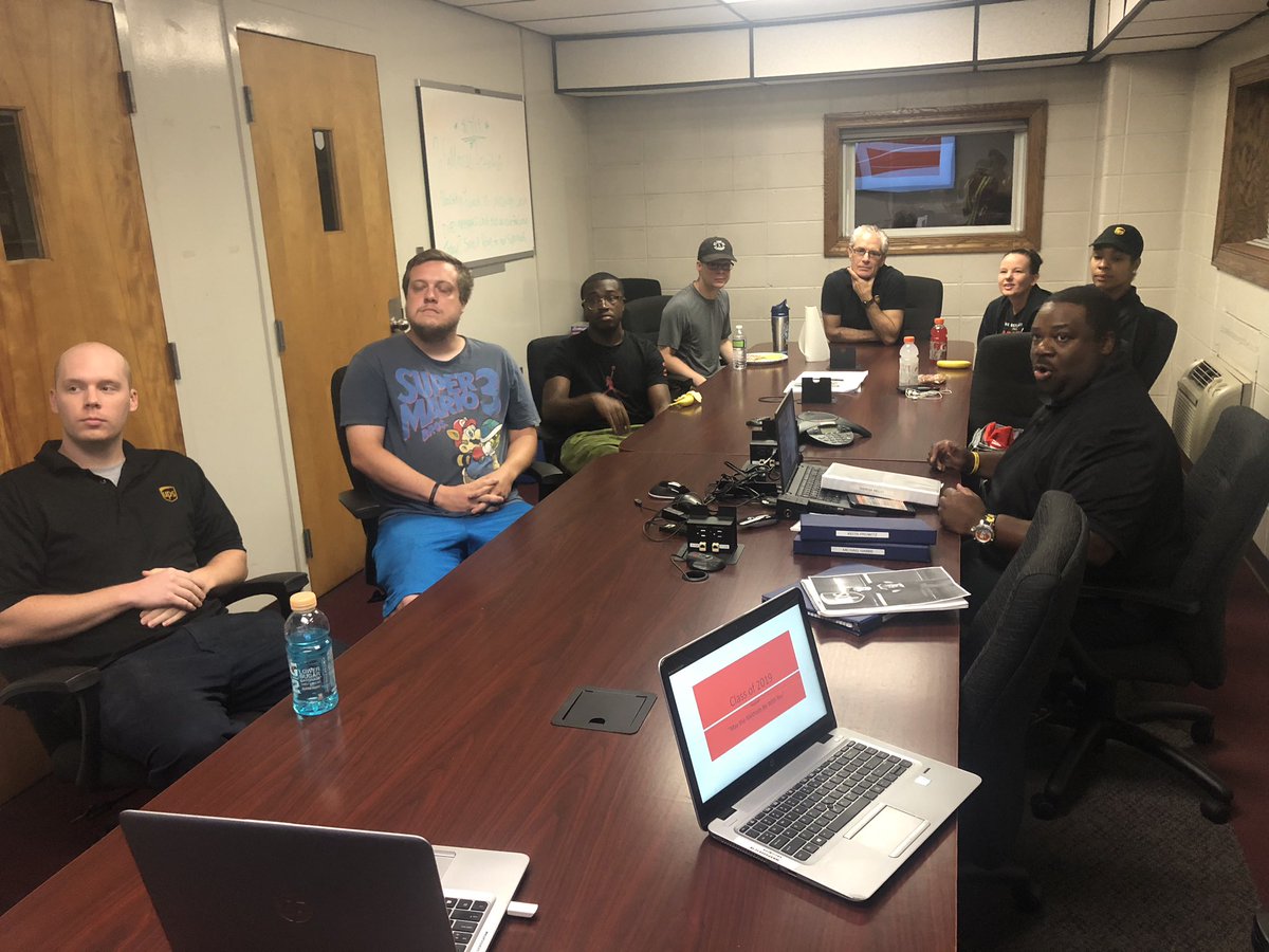 MJTHESAFETYLADY_UPS tweet media