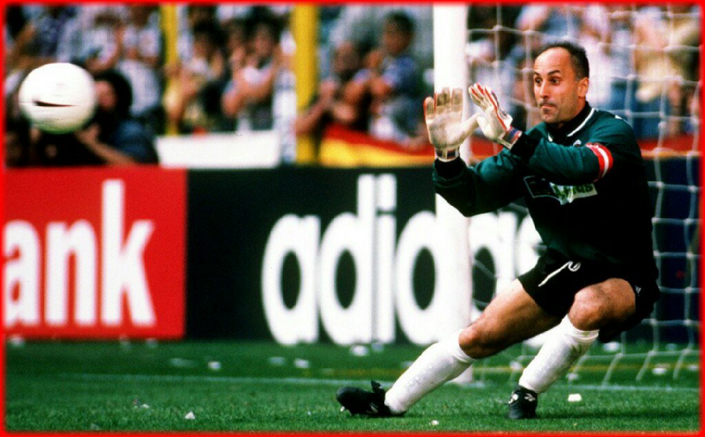 only_sporting's tweet photo. En el día Internacional del gato no podemos dejar de mencionar a nuestru "gatu" particular...al del SPORTING, Don Juan Carlos Ablanedo!!!

Porterazo, cómo volaba...y qué reflejos tan felinos!!!💪🔴⚪🔴⚪ https://t.co/7nEiOjGolE
