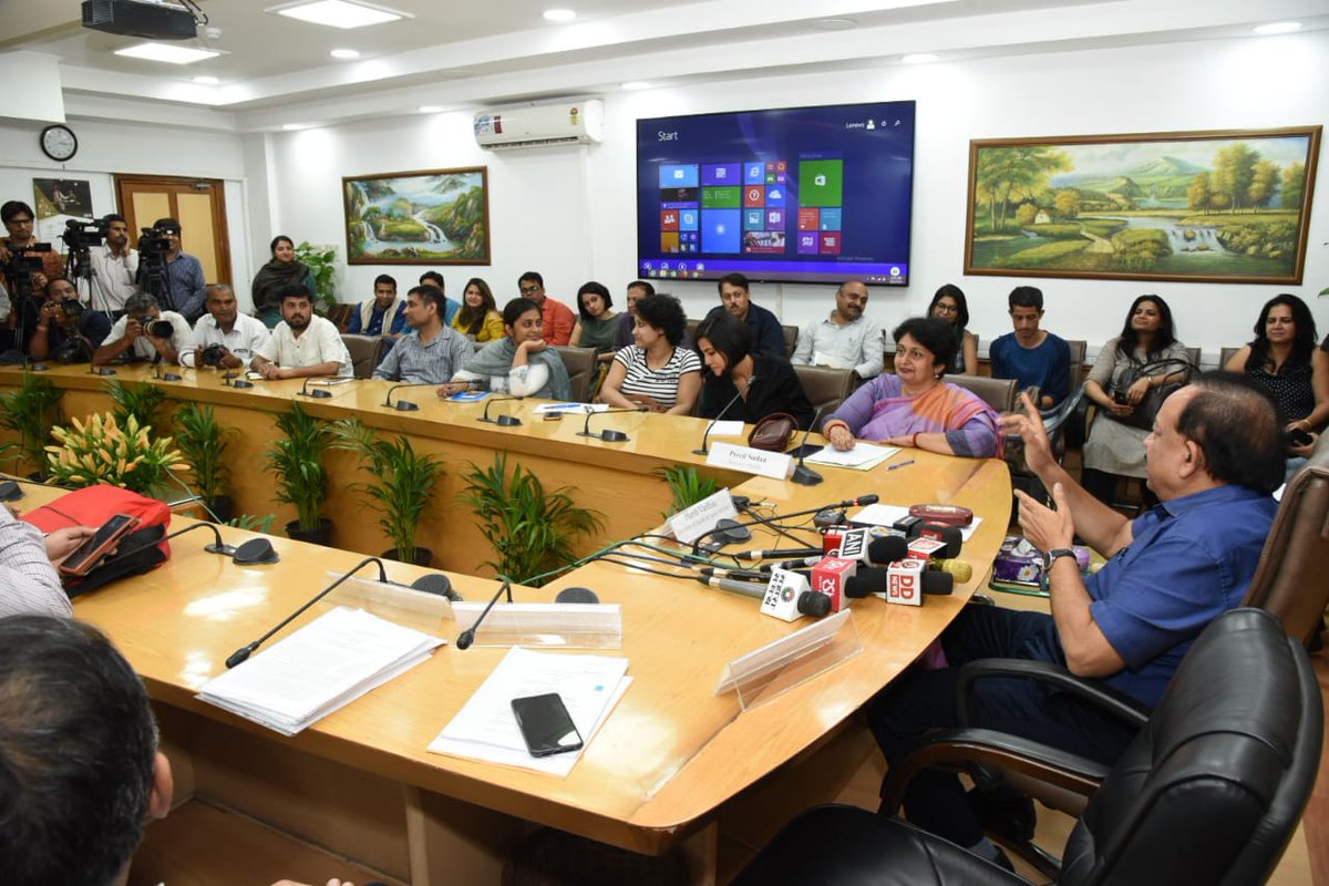 MoHFW_INDIA's tweet photo. Union Health Minister @drharshvardhan is addressing a press conference on NMC Act 2019, elaborating on the need for this transformational reform in medical education sector, and its reformist, progressive &amp; outstanding features.
@PMOIndia @AshwiniKChoubey @NITIAayog https://t.co/vyXxyB3MWD