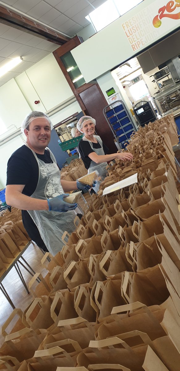 #healthyholsbristol Another large number of meals being packed up to go with help from AMAZING volunteers <a href="/SalCommane/">Sal Commane</a> <a href="/WBD_UK/">Womble Bond Dickinson (UK) LLP</a> <a href="/TLT_LLP/">TLT LLP</a> <a href="/FareShareSW/">FareShare South West</a> @FeedingBristol