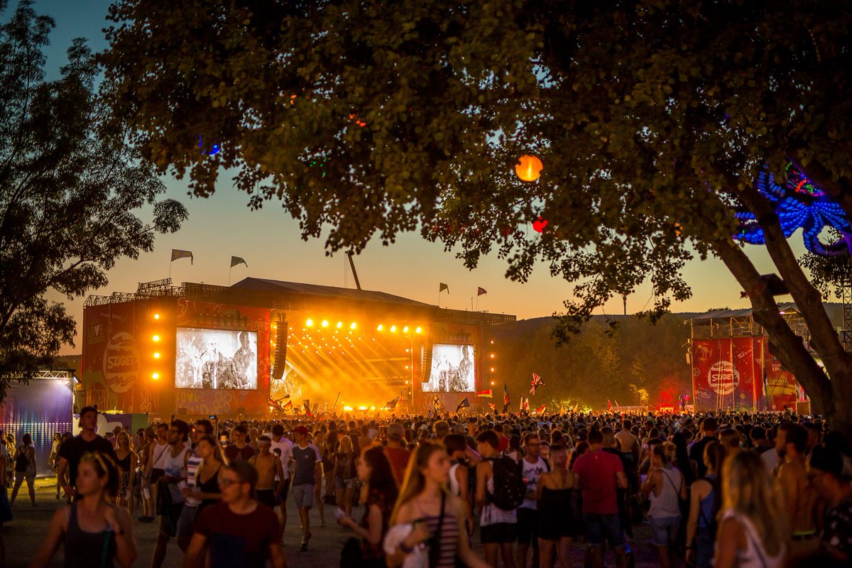 MartinAudioLtd's tweet photo. As @szigetofficial gets underway this weekend with @Capital_Sound and #MLA, we're looking back at last years stunning festival on #ThrowbackThursday. 📷: #RockstarPhotographers https://t.co/C0hXYk0zTE