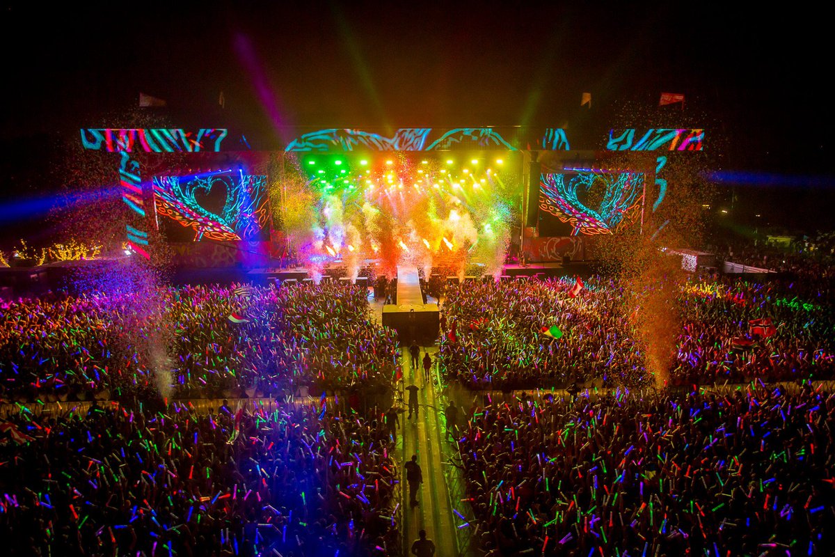 MartinAudioLtd's tweet photo. As @szigetofficial gets underway this weekend with @Capital_Sound and #MLA, we're looking back at last years stunning festival on #ThrowbackThursday. 📷: #RockstarPhotographers https://t.co/C0hXYk0zTE