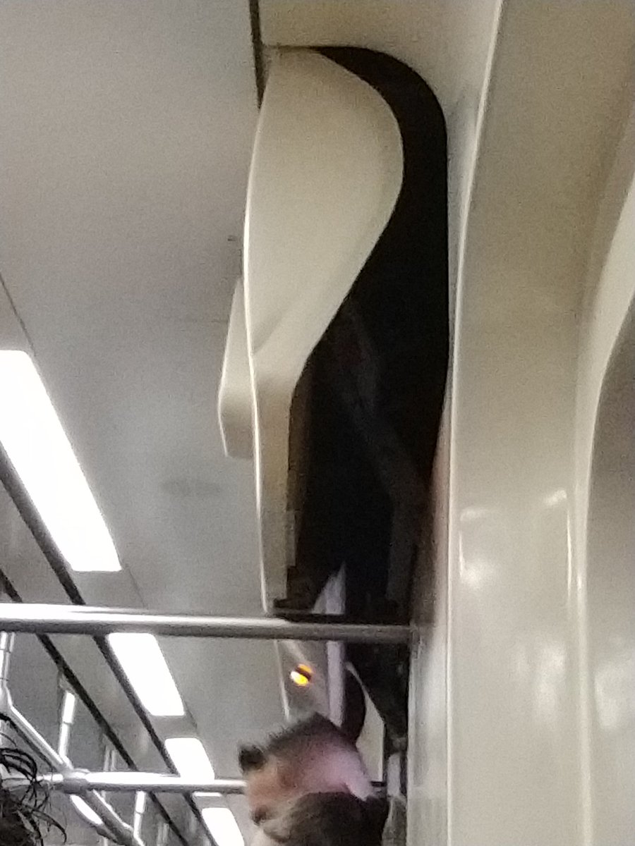 leandrorluccas's tweet photo. @CPTM_oficial @DiariodaCPTM @L10_Turquesa_ Trem sentido Brás com manutenção em dia! Novos trens! 👏🤙😉 #refugo 
Ps.: Não achei o número do carro! 🙇 https://t.co/xC5ODFZq9c