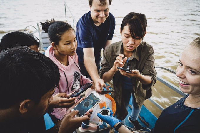 morphodynamics's tweet photo. Motivated by the threat of plastic pollution? Interested in being part of the @NatGeo project #RiverofPlastic? Last chance to apply for a PhD developing models of plastic transport in rivers!

https://t.co/5bZrpBzenq

 @UniOfHull, with @morphodynamics, @DrChrisHackney &amp; @bedform https://t.co/SM1geQ7JXd