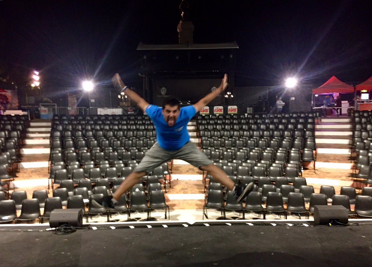 AguilarOfficiel's tweet photo. Il est content 😂
#LesHumoristesDeCannes
#CannesComedyClub
#StandUpComedy
#EventsSoldiers
#OneDayOneJob
#JeudiPhoto
#LesPlagesDuRire
#NiceFrance
#AguiLife https://t.co/DxZzvm9MSP