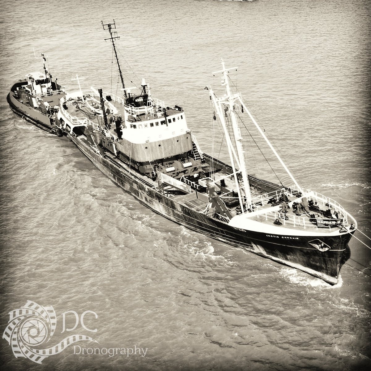 montz68's tweet photo. Few pics showing #ArcticCorsairMove from #riverhull #riverhumber into #alexandradock for restoration work as part of @HullMaritime project, berthed at #siemensgamesa @ABPHumber 
#sidewinder #trawler #tugs #arcticcorsair #photography #shipping https://t.co/RBzsFZHzVV