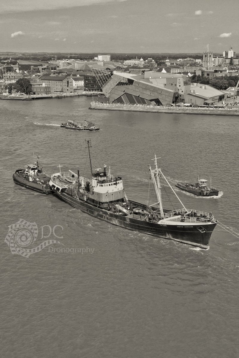 montz68's tweet photo. Few pics showing #ArcticCorsairMove from #riverhull #riverhumber into #alexandradock for restoration work as part of @HullMaritime project, berthed at #siemensgamesa @ABPHumber 
#sidewinder #trawler #tugs #arcticcorsair #photography #shipping https://t.co/RBzsFZHzVV