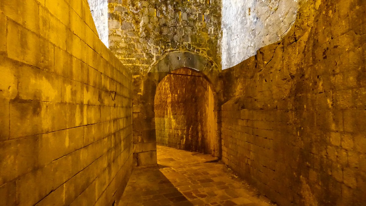 TempResidents's tweet image. Old Kotor is a medieval walled town shaped like a triangle, with one gate in each of its three corners. Inside are narrow alleys open up into a handful of squares (called Trg in Montenegrin) surrounded by churches, cafes and shops. #kotor #montenegro #medieval